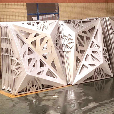 Painéis de revestimento de alumínio protuberante 3D perfurados para decoração de fachadas de edifícios elegantes